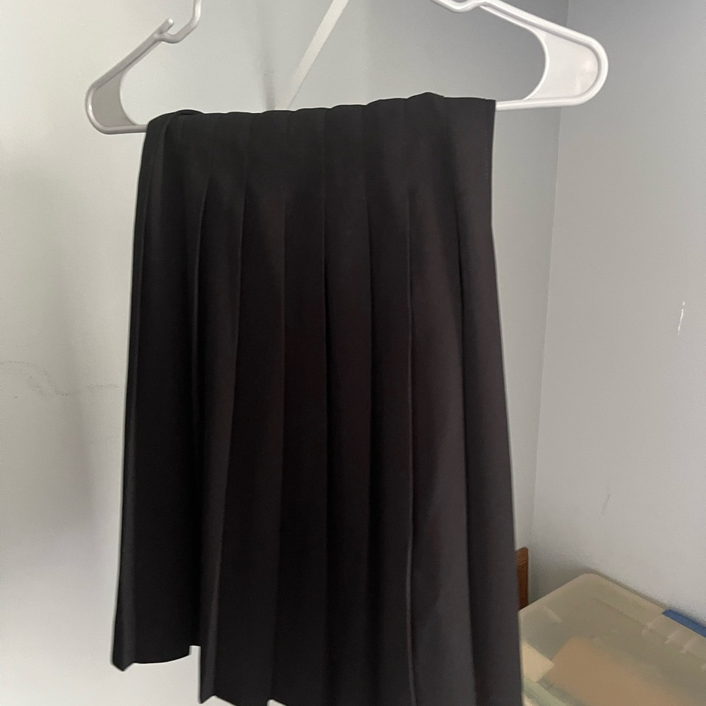 Laura Scott Elegant Black Pleated Skirt